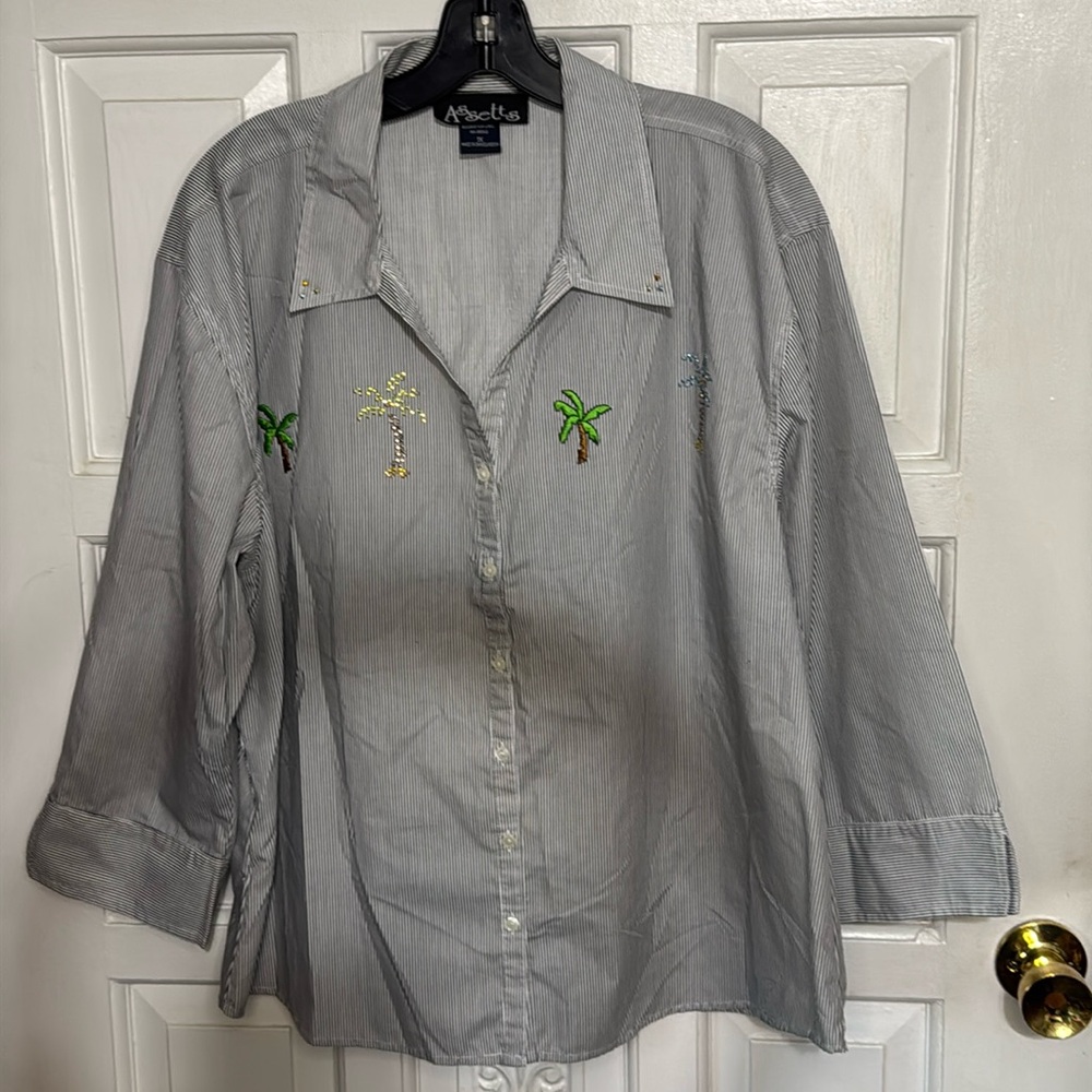 Assetts Embroidered & Rhinestoned Embellished Front Button Down Shirt 1X
